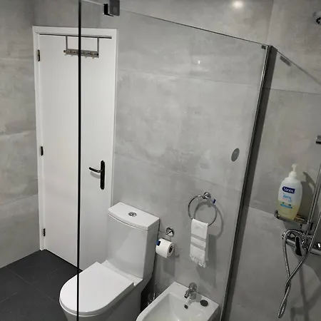 Shearwaternest Al פונשל